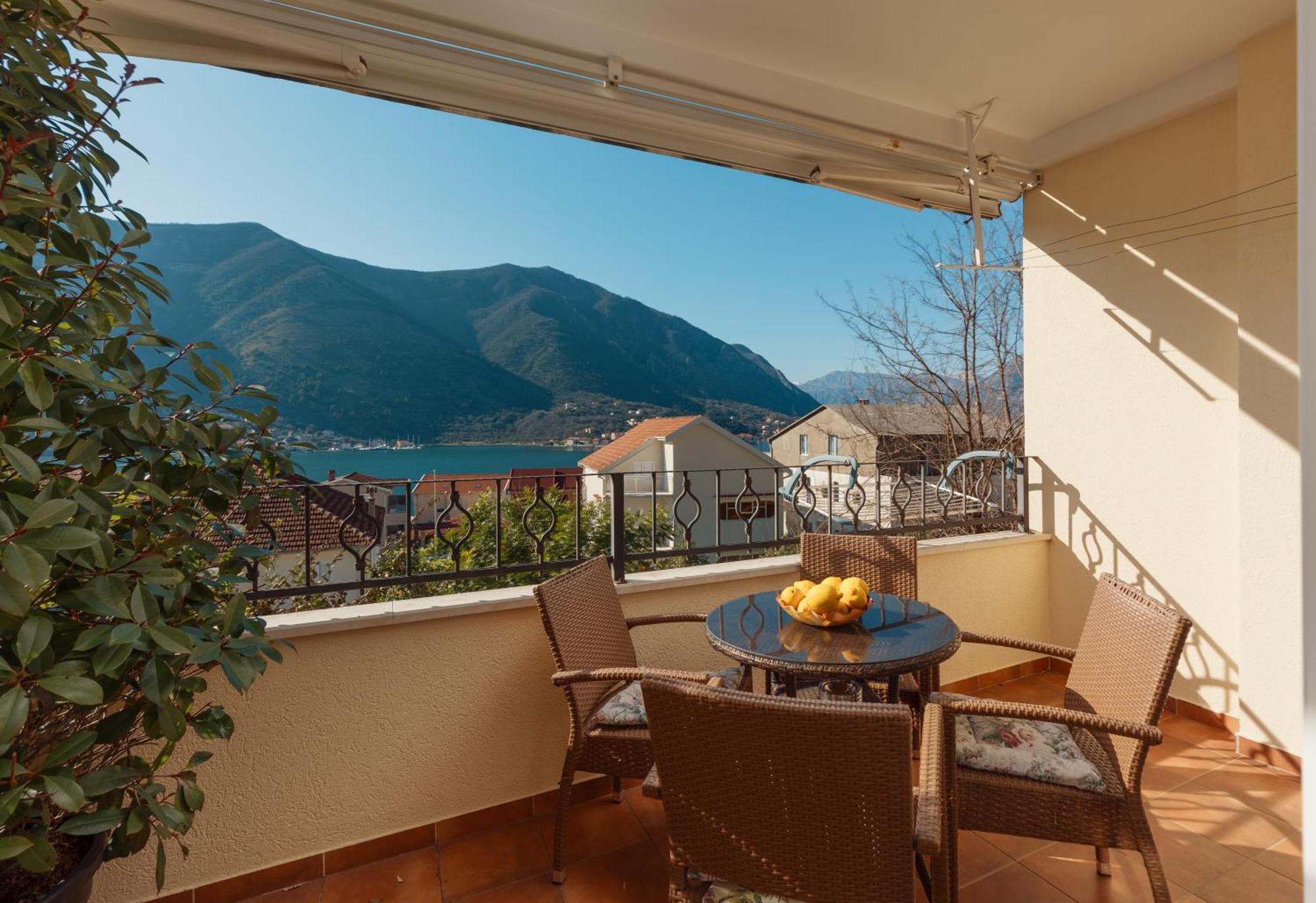 Petrovic Family - Sea View