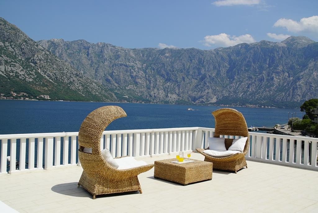 Penthouse Stoliv New Spa-pool Is Located 5m From The Sea, Exclusive Terrace,private Jetty Wih Sunbeds, Pebble Beach, Secluded Location Total Area 375m2 At Your Disposal Appartement Kotor